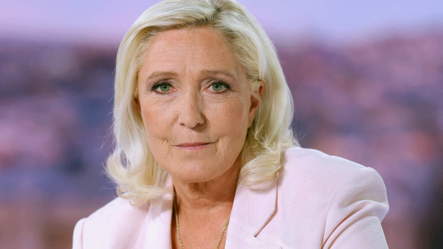 Francia fordulatok
| 1. Eutanázia mindenáron
| 2. Elítélt de elnökjelölt: mégis indulhat Marine Le Pen episode artwork