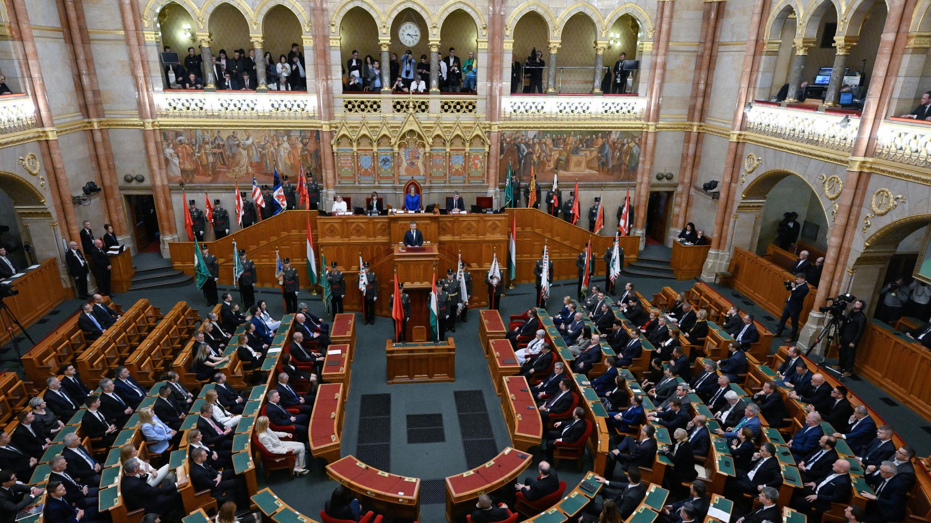 Elfogadta a magyar Parlament a miniszterelnöki mandátumot nyolc évben korlátozó alkotmánymódosítást