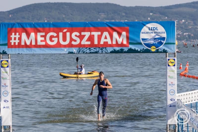 A férfiaknál Nagy Nándor, a nőknél Békési Eszter volt a leggyorsabb a szombati 44. Lidl Balaton-átúszáson.