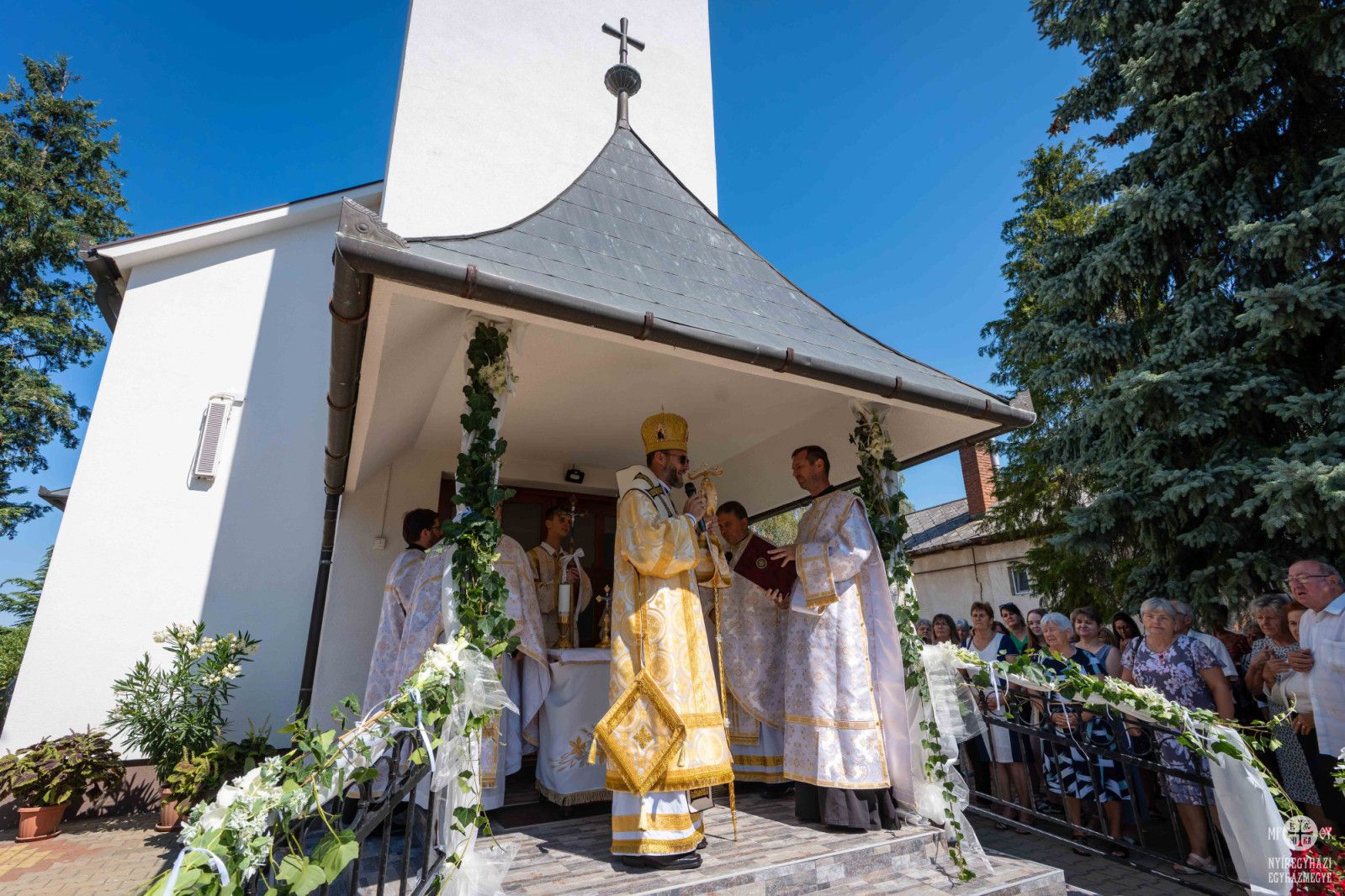 Szocska Ábel püspök megáldotta a felújított balkányi görögkatolikus templomot és gondozóközpontot