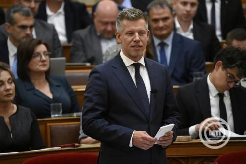 Magyar Péter napirend előtti felszólalásával kezdődött a parlament hétfői ülésnapja.
