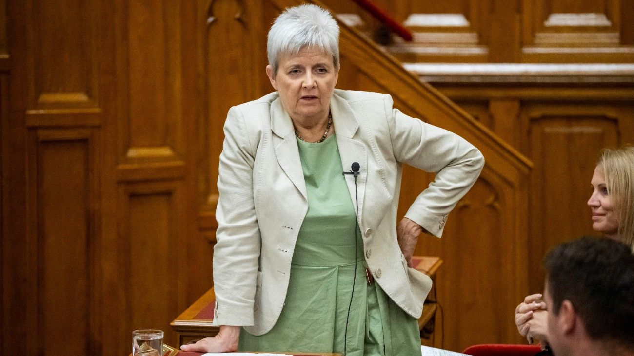 Iskolaigazgatói pályázatolat írnak ki.