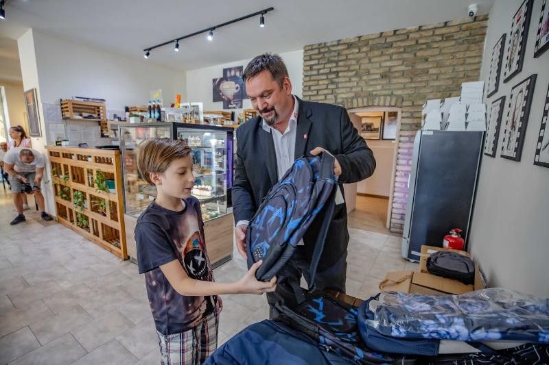 Vajdasági családokat is támogat a Katolikus Karitász iskolakezdéskor