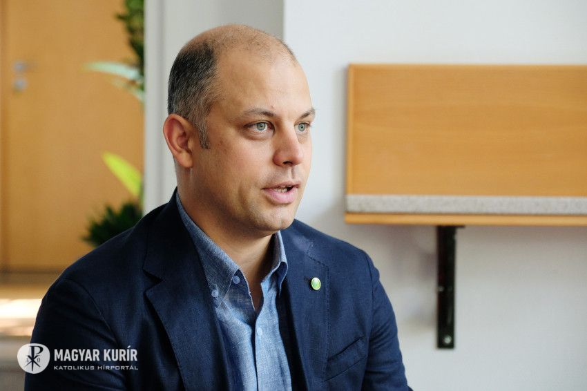 Solymári Dániel felel az MKPK-nál a menekültek és üldözött keresztények ügyéért