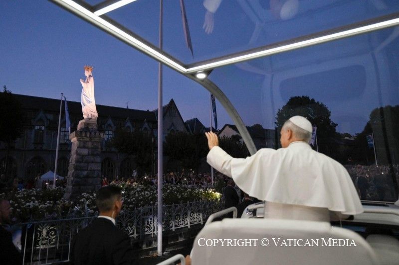 Lourdes-ban is ezrek üdvözölték XIV. Leó pápát