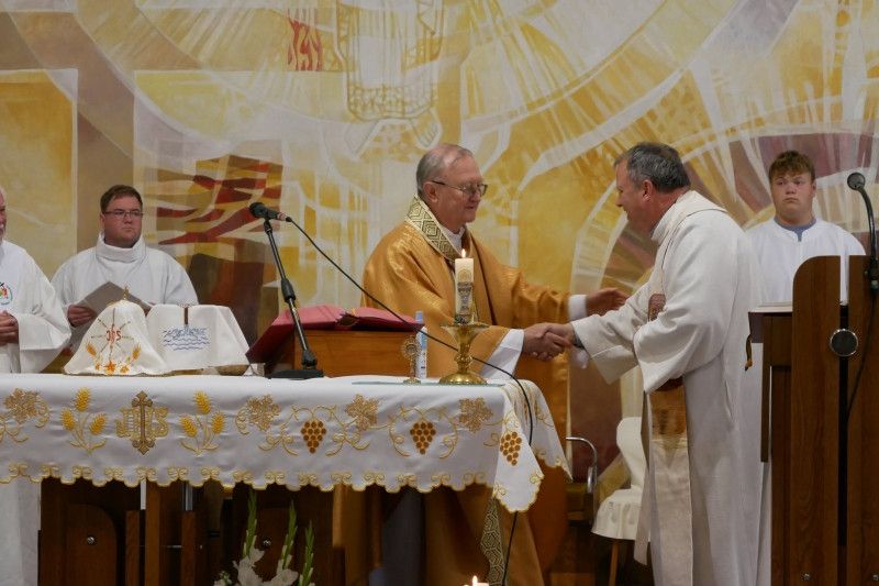 „Megismertük a szeretetet…” – Máthé György aranymiséjét ünnepelték Ságújfaluban