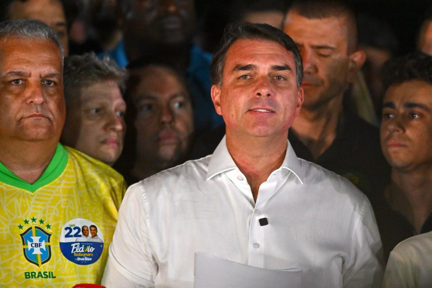 Választási csalást emleget Flávio Bolsonaro, és magát tartja Brazília elnökének